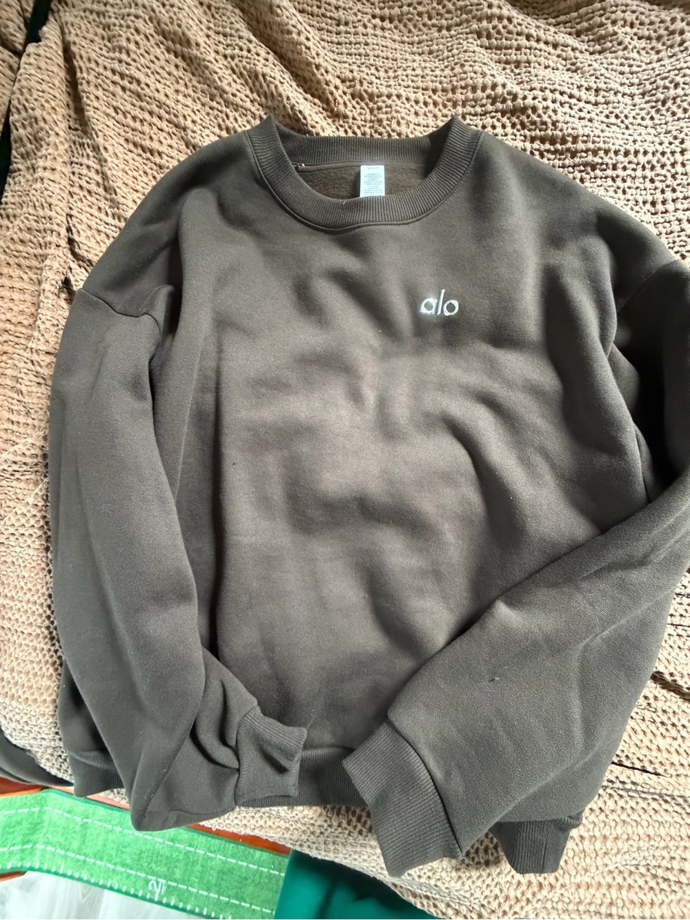 Alo Accolade Crewneck Sweatshirt in Espresso